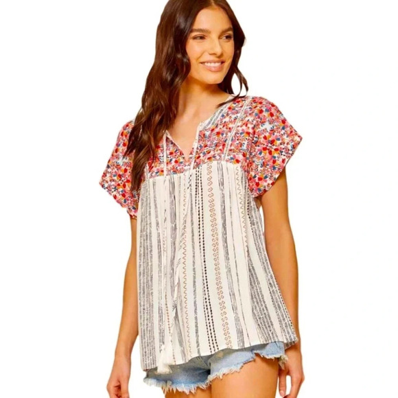 SAVANNA JANE Double Take 2 Floral Embroidery Top Size Medium - Picture 1 of 14